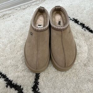 UGG Women Tazz Platform Slipper in Mustard Seed